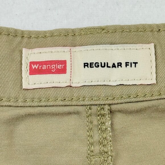 Wrangler Men's Five Star Premium Stretch Regular Fit Tan Shorts Size 32x7 NWT - Picture 6 of 11